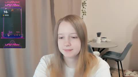 Snapshot of alisha_ley chatting on October 14, 8:23 pm Alya online show from October 14, 8:23 pm
