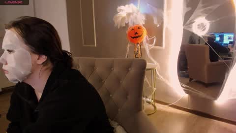 Alisia online show from October 15, 8:15 am