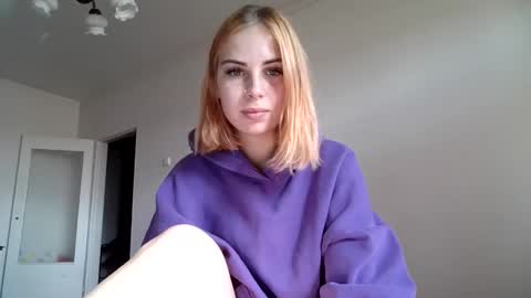 Snapshot of alismoona chatting on September 25, 8:21 am Alisa online show from September 25, 8:21 am