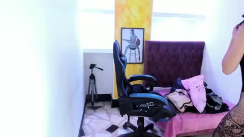 ALISON MOON online show from October 16, 1:44 pm