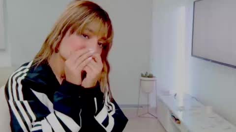Snapshot of alisondiaz_ chatting on January 8, 10:37 pm Alison diaz online show from January 8, 10:37 pm