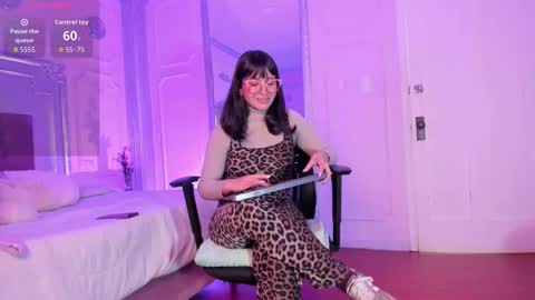 Alison Fishert online show from November 18, 12:30 pm