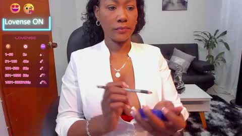 Snapshot of alisonlemoos chatting on March 4, 11:08 am Alisson online show from March 4, 11:08 am