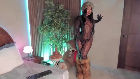 Snapshot of alisoon_moon chatting on October 10, 12:05 am Alison Moon online show from October 10, 12:05 am
