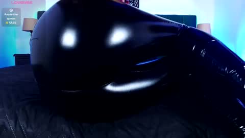Snapshot of alisse_moore chatting on October 10, 12:44 pm Alisse online show from October 10, 12:44 pm