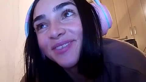 Snapshot of alisson369_ chatting on February 19, 5:49 pm Alisson369 online show from February 19, 5:49 pm