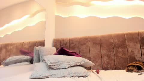 Alisson online show from April 4, 2:02 pm