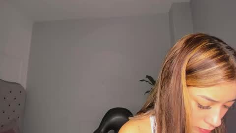 Snapshot of alix_18 chatting on September 27, 11:30 am alix_18 online show from September 27, 11:30 am