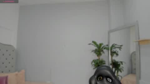 Snapshot of alix_18 chatting on October 3, 10:45 am alix_18 online show from October 3, 10:45 am