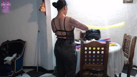 Snapshot of alix_beltran chatting on September 12, 2:02 am Alix online show from September 12, 2:02 am
