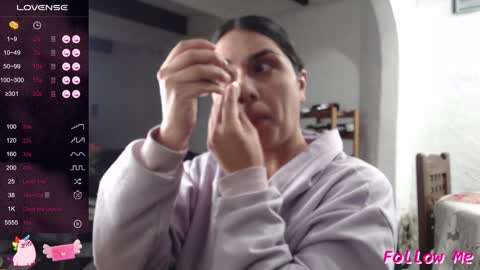 Snapshot of alix_beltran chatting on January 27, 12:12 am Alix online show from January 27, 12:12 am