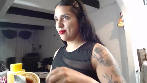 Snapshot of alix_beltran chatting on October 6, 2:51 am Alix online show from October 6, 2:51 am