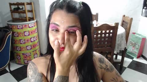 Snapshot of alix_beltran chatting on February 24, 4:05 am Alix online show from February 24, 4:05 am