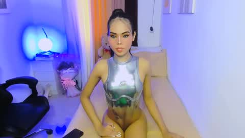 Snapshot of aliyah_bucks chatting on March 5, 6:54 am hello your lovely ALIYAH online show from March 5, 6:54 am