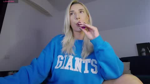 A day u didnt smile is a lost day online show from November 6, 10:18 am