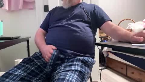 Allergictolove online show from February 26, 3:15 pm