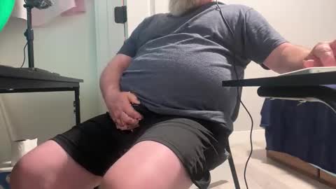 Allergictolove online show from April 15, 2:59 am