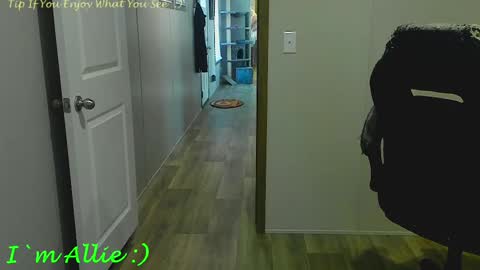 Snapshot of allie__kat chatting on September 13, 2:19 pm Allie online show from September 13, 2:19 pm