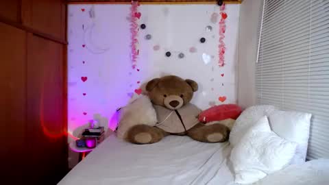Snapshot of allierose_ chatting on February 25, 10:09 pm Allie online show from February 25, 10:09 pm
