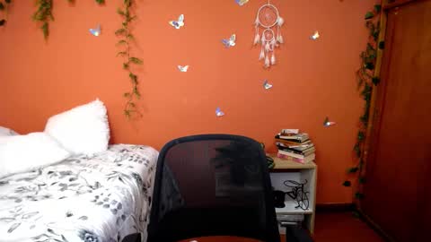 Snapshot of allierose_ chatting on October 22, 6:09 pm Allie online show from October 22, 6:09 pm