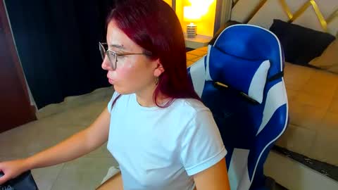 Snapshot of allisonlove_88 chatting on October 4, 5:27 am ALLISON online show from October 4, 5:27 am