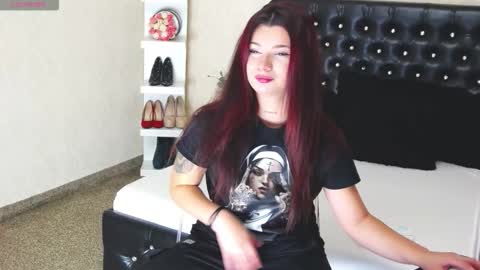 Snapshot of allisonn223 chatting on October 6, 12:23 pm Deea online show from October 6, 12:23 pm