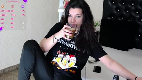 Snapshot of allisonn223 chatting on February 5, 8:25 pm Deea online show from February 5, 8:25 pm