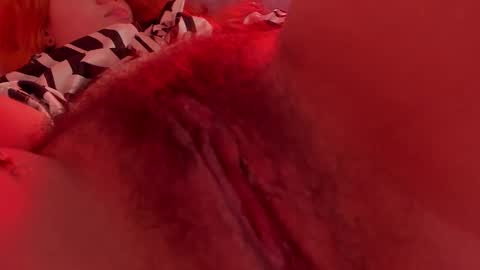 Snapshot of alliss_ginger_ chatting on September 11, 9:16 pm A L L I S S online show from September 11, 9:16 pm