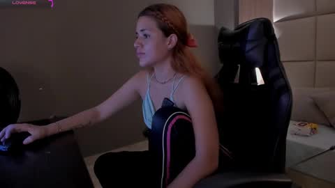 Snapshot of alliss_ginger_ chatting on October 8, 1:39 pm A L L I S S online show from October 8, 1:39 pm