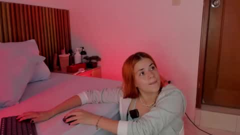 Snapshot of alliss_ginger_ chatting on September 15, 7:48 pm A L L I S S online show from September 15, 7:48 pm