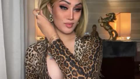 Queen Majesty Katy online show from January 9, 4:12 pm