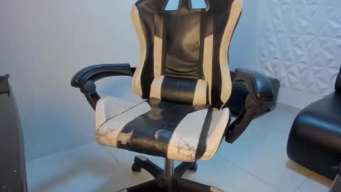 alluringangel01 online show from January 11, 2:17 am