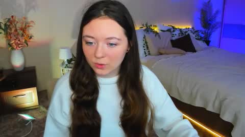 alluringeyess online show from October 1, 7:35 pm