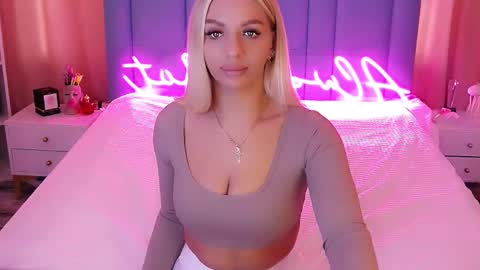 AlwaysHot online show from February 17, 3:25 am