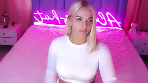 AlwaysHot online show from September 17, 3:10 am