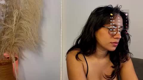 A L L I E online show from January 8, 6:03 pm