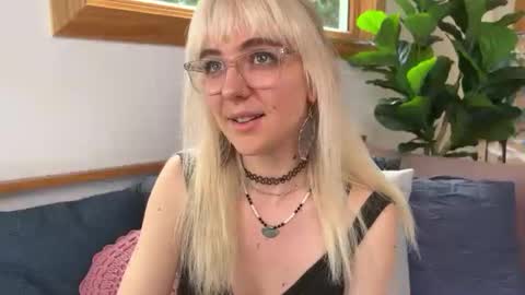 Ally Elliot online show from October 9, 4:45 pm