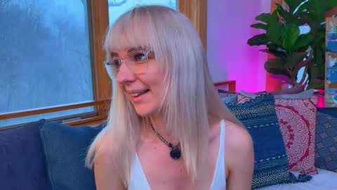 Ally Elliot online show from December 5, 1:53 pm