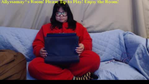 Allyssamay online show from February 5, 7:01 am