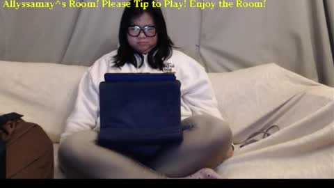 Allyssamay online show from January 11, 6:30 am