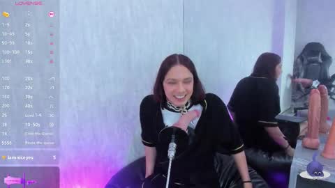 Snapshot of almazz_ chatting on October 11, 10:24 pm Santy online show from October 11, 10:24 pm