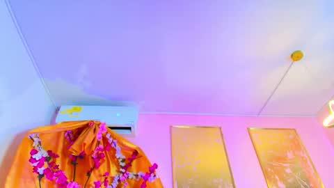 ALMENDRAEVANS online show from September 27, 1:42 pm