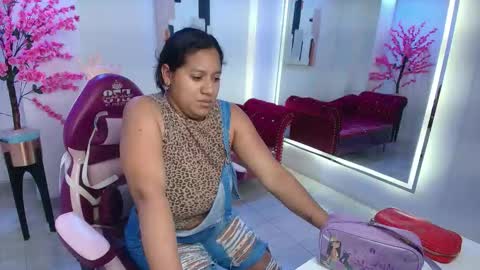 Alondra  online show from December 2, 3:38 am