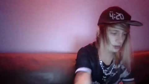 Snapshot of altboy010 chatting on September 12, 9:17 pm altboy010 online show from September 12, 9:17 pm