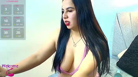 Snapshot of aly_smith_ chatting on October 13, 11:45 am A L Y online show from October 13, 11:45 am