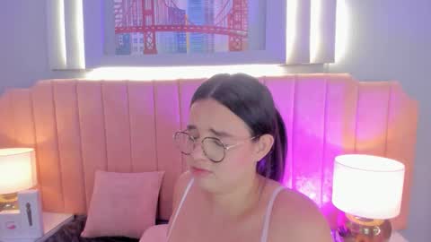 Snapshot of alys_baker chatting on October 10, 4:29 am Alys online show from October 10, 4:29 am