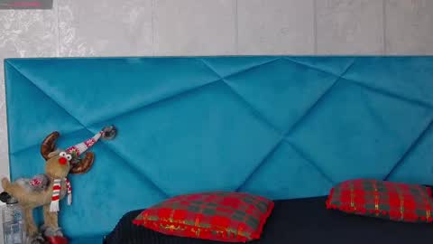 Alyse online show from February 13, 6:05 pm