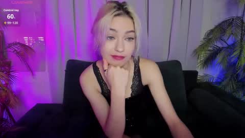 Snapshot of alysiasun chatting on October 18, 2:32 pm Alysia online show from October 18, 2:32 pm