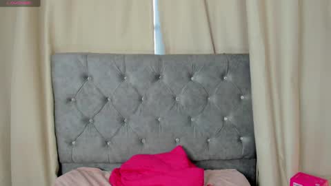 alyssa_joness online show from April 7, 8:44 pm