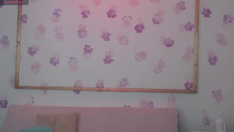 Snapshot of alyy_cute chatting on October 6, 2:13 pm Alyy online show from October 6, 2:13 pm
